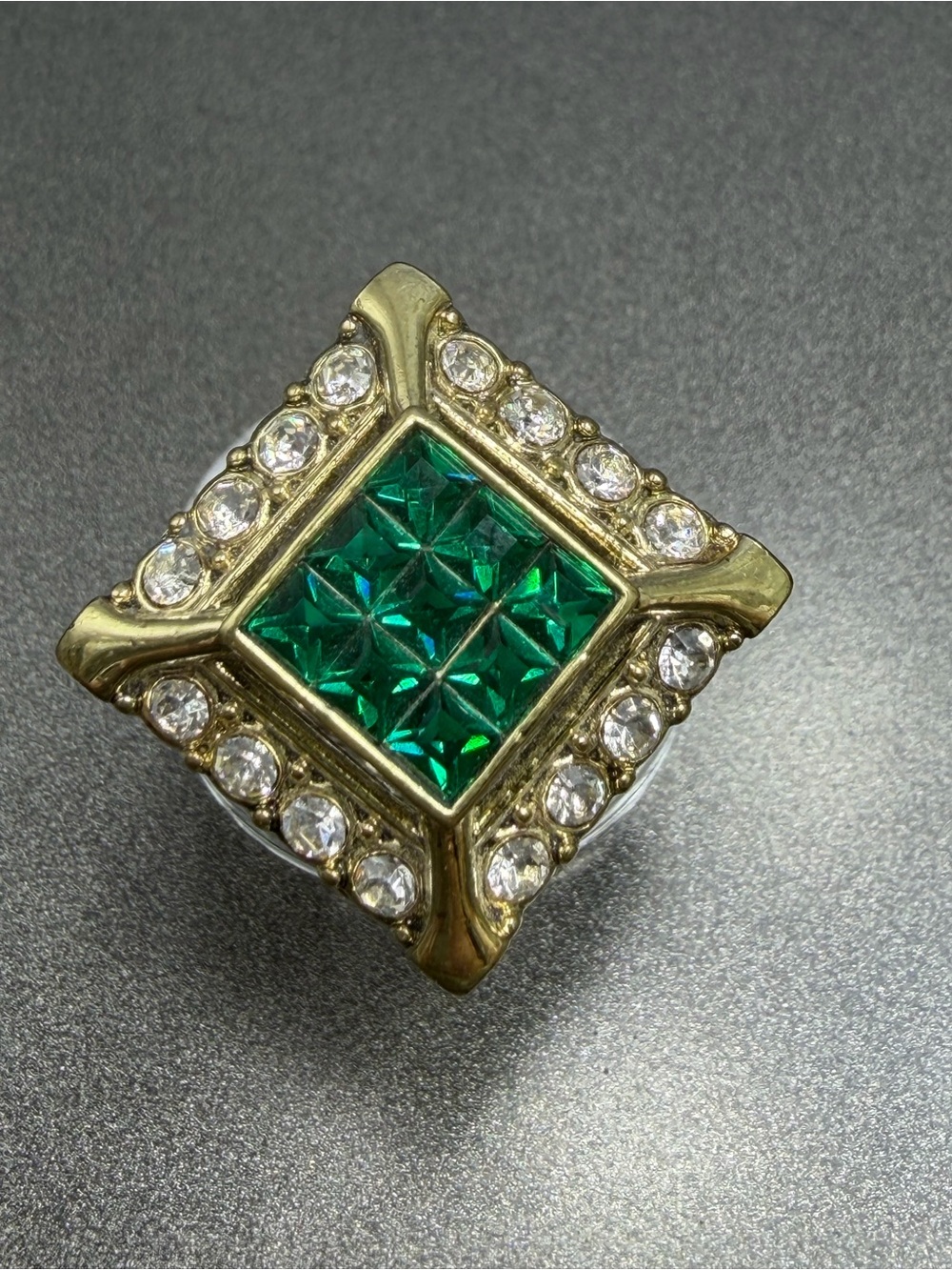 ⬇️⬇️ Heidi Daus Green Crystal Statement Ring size 8. #412R - Picture 2 of 6